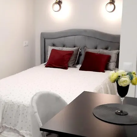 P Komunos Apartamentai Netoli Akropolio